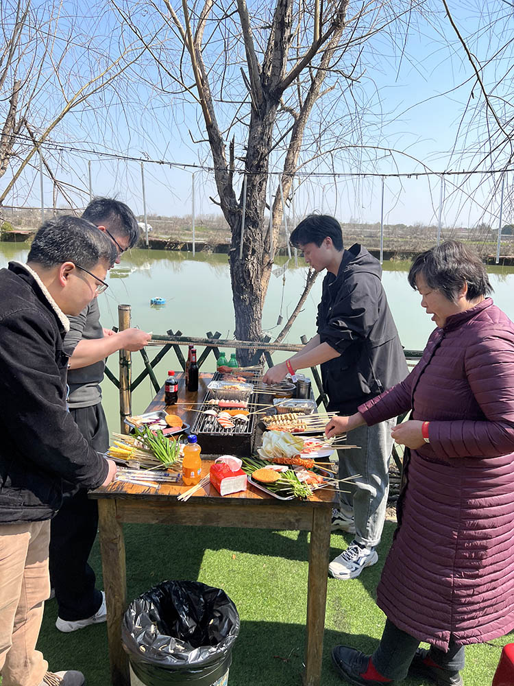 公司团建户外烧烤
